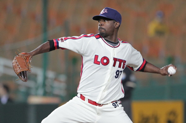 선발출장후 역투하는 유먼선수